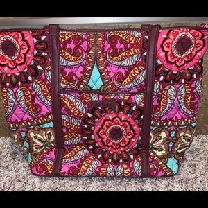 Vera Bradley - Small Trimmed Vera Tote - Resort Medallion